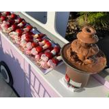 alquiler catering pinchos fresas con chocolate